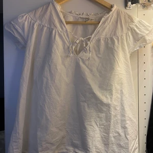 Blus - Fin sommar blus, väldigt bra skick!!