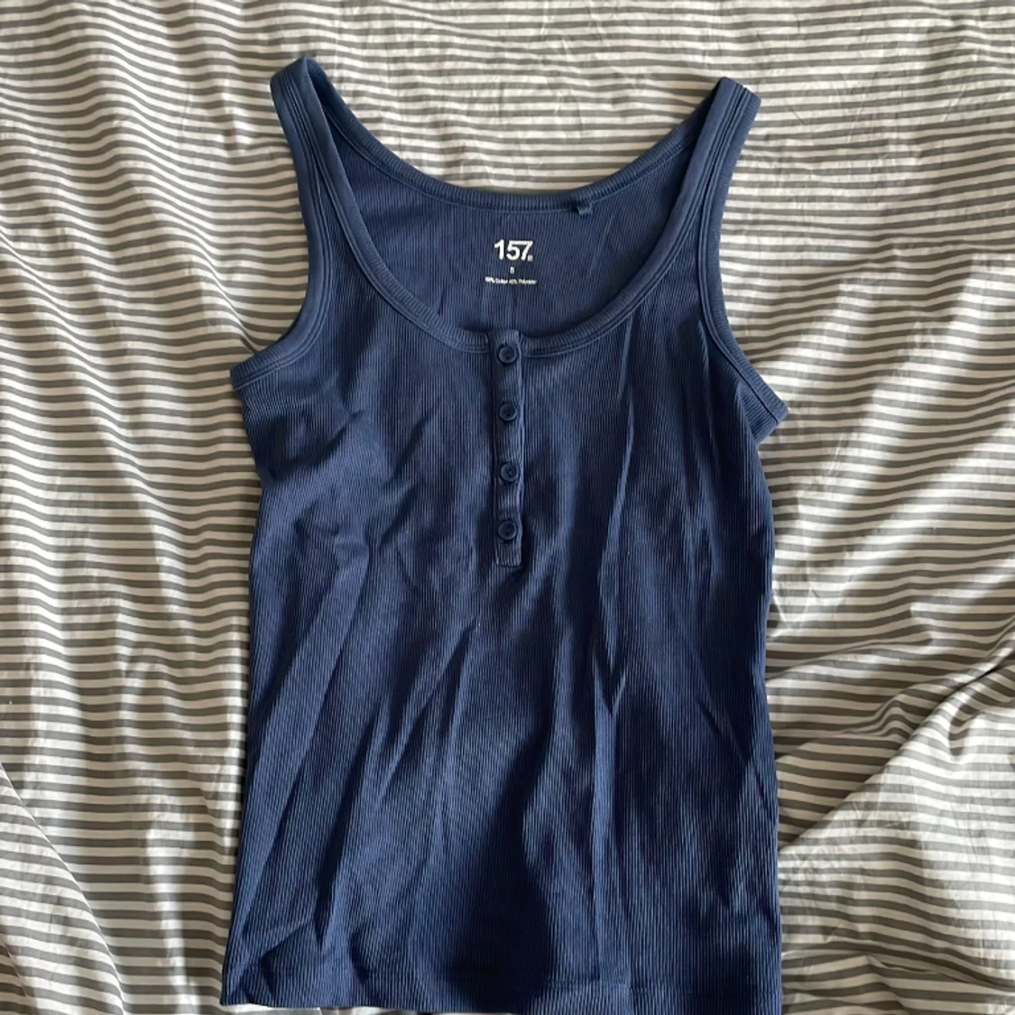 Blått linne, ribbat