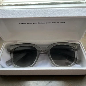 CHIMI 02 grey  - Säljer mina chimi 02 i färgen grey. De är använda fåtal gånger och i mycket bra skick. Säljer pga att de inte kommer till användning! Skriv om ni är intresserade + pris kan diskuteras💗 