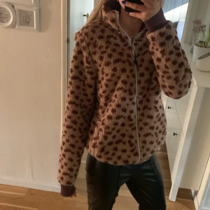 Teddyjacka/Kofta - Leopardfärgad teddyjacka