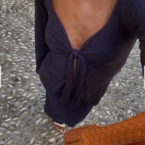 Design by si topp - Säljer nu min fina maddy blouse från design by si. Bara använd en gång då den är för liten i bysten. Hör av er vid eventuella frågor 💞