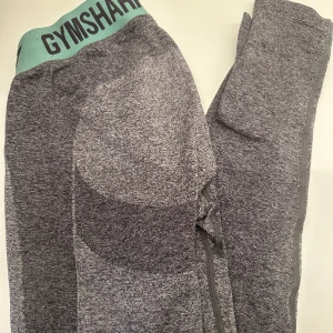 Träningstights - GymShark - Ett par träningstights från GymShark i bra skick, använda några gånger. 