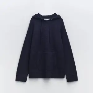Mysig stickad hoodie från Zara i något ull liknande material, liknar lite soft goat🩷