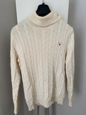 Gant tröja - Säljer en supersnygg gant kabelstickad tröja pågrund av att den är för liten.
