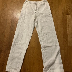 Linnebyxor - Helt nya linnebyxor från bik bok i storlek xs, har aldrig använts. Säljer dem för att de är för långa.