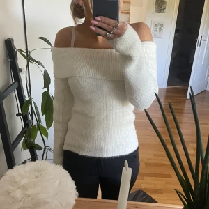Off shoulder tröja  - Säljer min fina off shoulder tröja från even&odd för att den inte kommer till användning! Använd Max 3 gånger ❤️