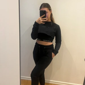 Lounge underwear - Säljer detta fina 3 sätt från lounge underwear. I strl  xs/s. Inga defekter. Säljes för att det aldrig kommer till användning. Köpt för 1350 kr.  Går att använda linnet under bara med byxorna också, eller hela settet som på bilden