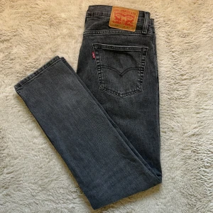Levis 511 Slim - Knappt använda Levis 511 slimfit  Skick 10/10 storlek 31/32 Nypris 1200:-