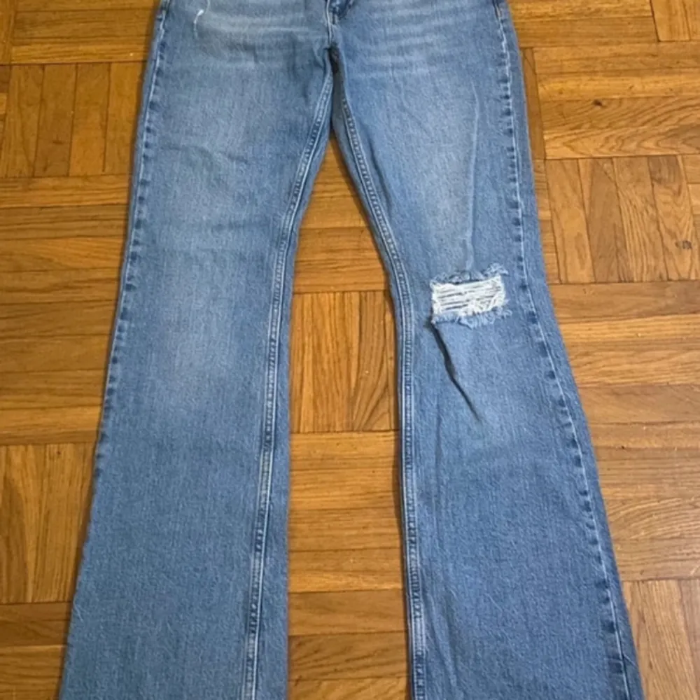 Byxorna är jätte fina men för långa. Dom har andlig används . Jeans & Byxor.