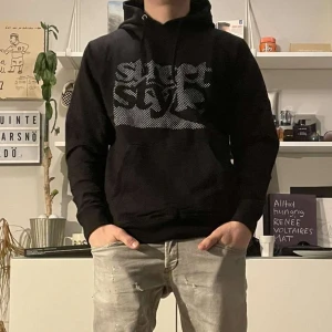 Street style hoodie - Säljer nu min sprillans nya Hoosiers från street style då den är för stor för mig 