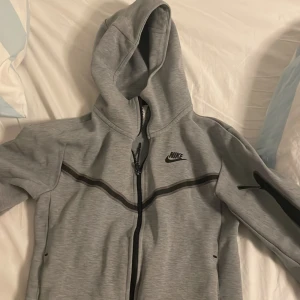 Nike tech - Jätte bra skick ingenting söndrigt