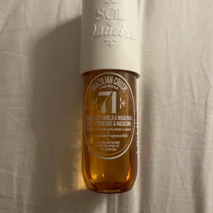 Sol de Janeiro parfym - Andvänt ett x antal gånger, säljer då lukten inte passar mig! ( Luktar väldigt sött och nästan som karamell )