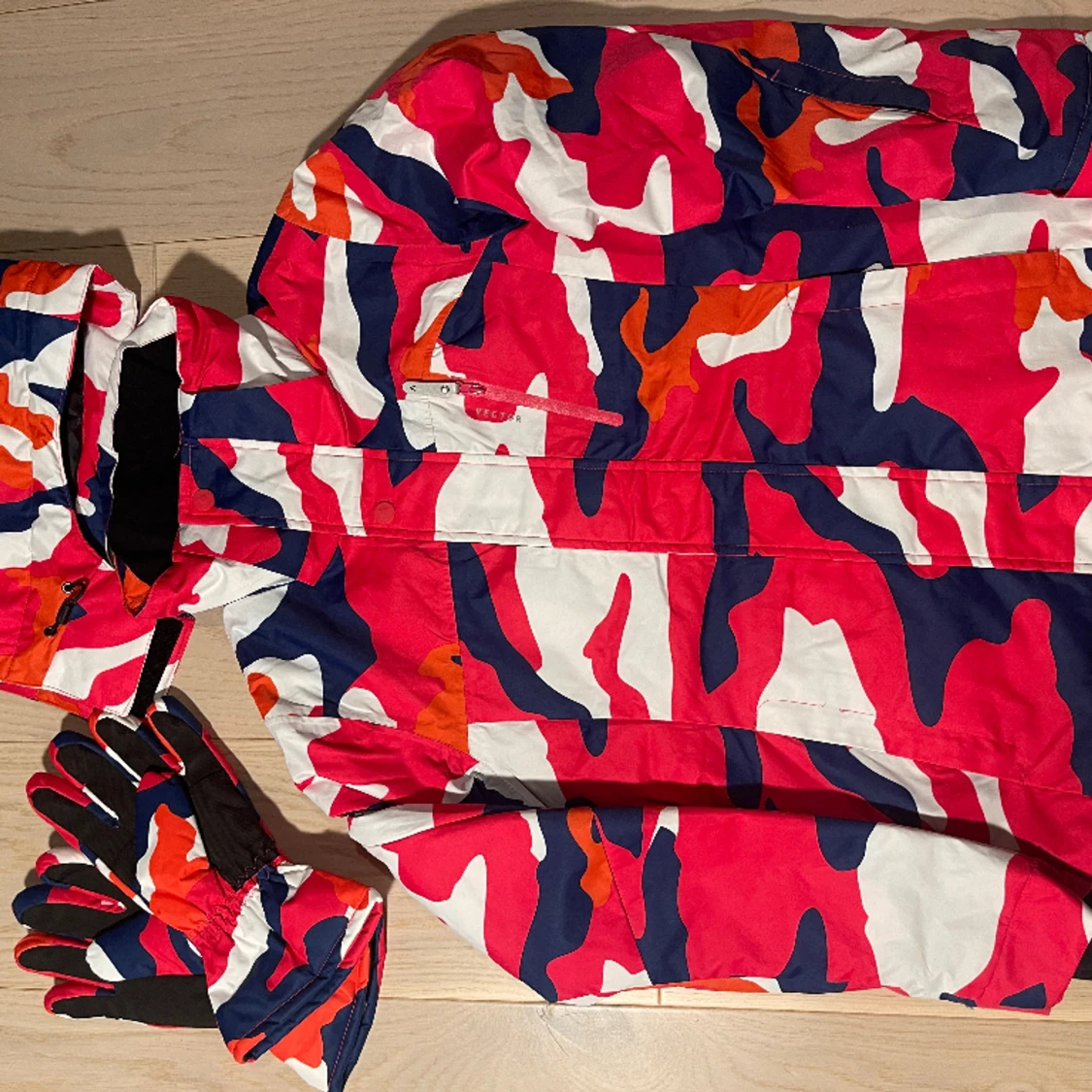 Dam/ barn Skidkläder/skidställ (skidjacka + skidbyxor+ skidhandskar) Stl S 160cm - 90