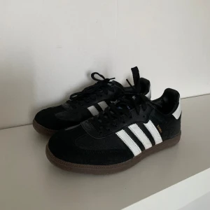 Adidas samba  - Använda 2 gånger, inga defekter eller skador. 