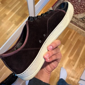 Lanvins  - Intressekoll för Vinröda lanvin skor i storlek 47 i bra skick för endast 1699kr.