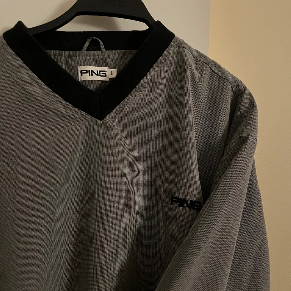 Ping grey vintage pullover v-neck jacket . Takit.