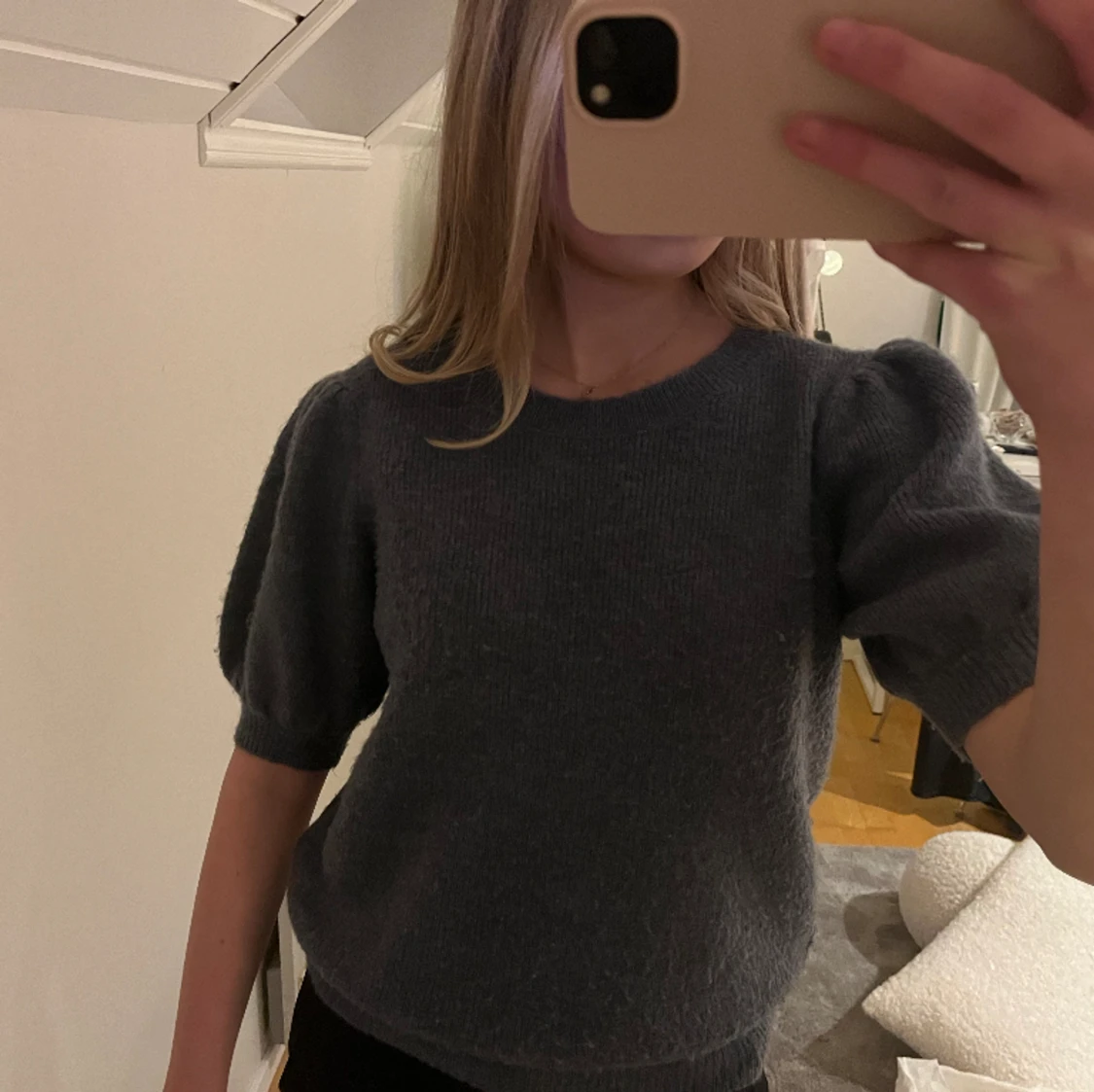 Marinblå stickad tröja