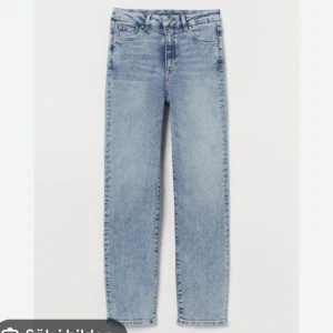 Jeans - Vintage slim high waist ankle length jeans från HM 🤍 strl 38 i blå färg! Använda men ser helt oanvända ut 🫶🏻 skriv för fler bilder och använd gärna köp nu!  (Slutsålda på hm)