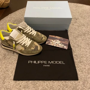 Philipe model skor - Tja! Säljer mina skit feta Philipe model   Skick 10/10 ( använda 1 gång ) Storlek 41  Köpta för 3499 Pris går att diskutera vid snabb afärr 😁