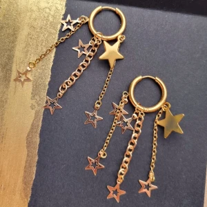 Handgjorda örhängen  - Handgjorda örhängen●Följ :@ekjewelryofficial🤲 ● 💎Material- 100% rostfritt stål ●Örhängeskrokar -rostfritt stål. Nickel fri. Längd -6,5cm. Vattentåliga, ändrar inte färgen! Köp för 1st-100kr eller 150kr/paret