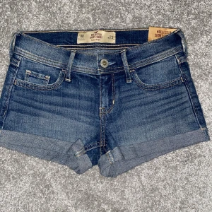 Shorts! - Säljer dessa lågmidjade shorts från hollister då de var för små. lappen sitter kvar strl w23. Pris kan diskuteras