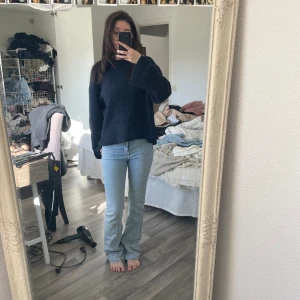 Bootcut jeans - H&m bootcut jeans, använda fåtal gånger därav inga defekter!💞🌸