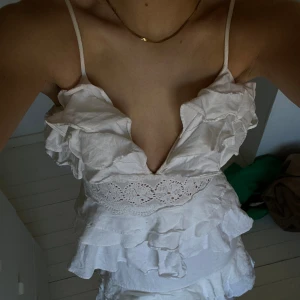 True decadence klänning - Superfin långklänning från true decadence, endast använd 2 gånger, med lite skråmor längst ner.  ! Jag står för spårbar frakt med PostNord !