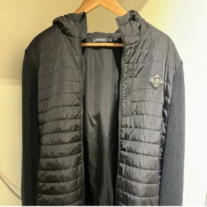 J.Lindberg Cardigan - Säljer nu denna snygga cardigan. Hör av dig vid frågor!