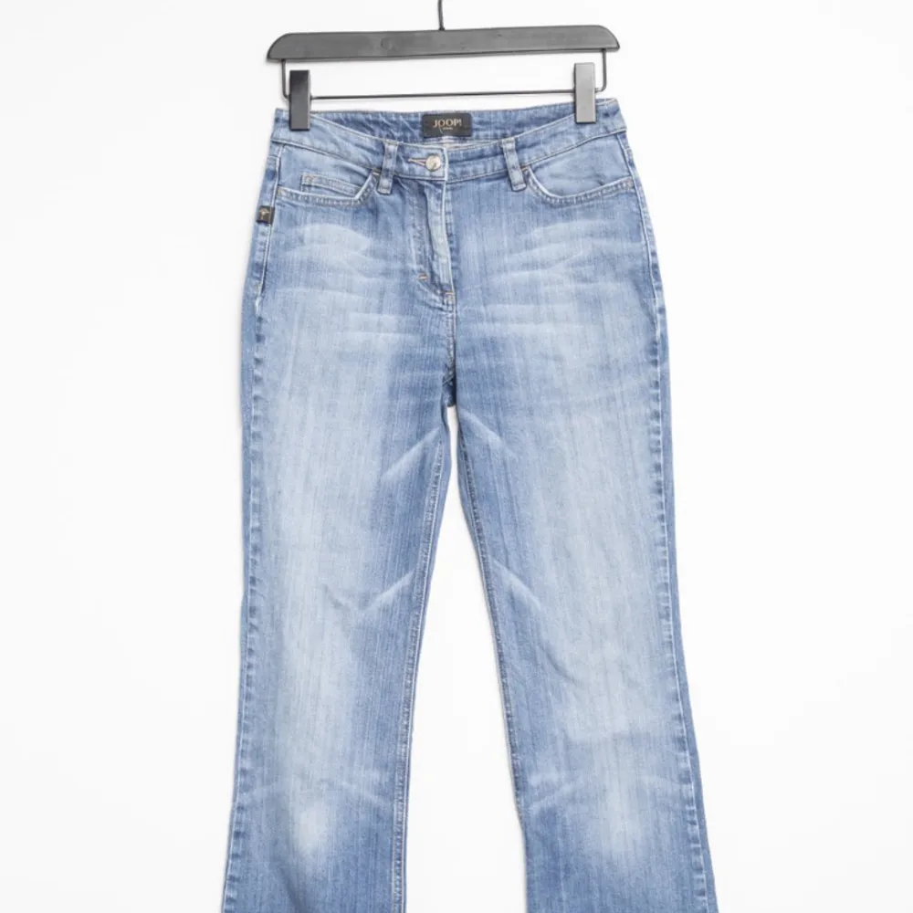 Jätte fina bootcut jeans i storlek 28x34!! Använd få gånger & är i bra skick!!🫶🏻. Jeans & Byxor.