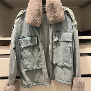 Boohoo jacka  - Säljer då den inte va min stil 