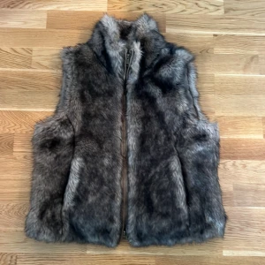 Pälsväst  - Pälsväst från Kappahl 