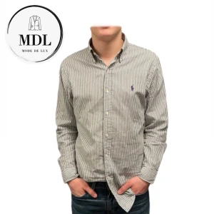 Skjorta - Raplh Lauren - Säljer denna tvääär snygga Raplh Lauren skjorta!👔🤩 Den är i nyskick och randig med lila Raplh Lauren logga💜 Modellen är 174 cm! Nypris: ca 1500❌ Vårat pris: 395✅