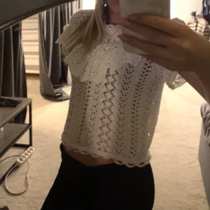 Stickad tröja  - En tröja från zara som inte har kommit till så stor andvändning. Superfint skick nästan oandvänd. Pris kan diskuteras.