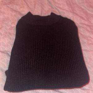 Helt oanvänd stickad svart tröja 💗(ganska liten i storlek) 