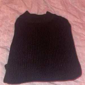 Helt oanvänd stickad svart tröja 💗(ganska liten i storlek) 