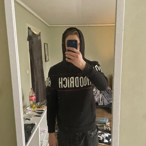 Hoodrich hoodie - Skön hoodie med 2 gömda fickor. Hoodrich akira G5 tror jag kollektionen heter.