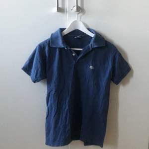 Säljer en jätte fin Lacoste skjorta. Vid fler bilder eller frågor skriv i dm 250kr + frakt