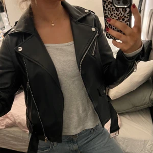 Skinnjacka - Nyskick💗