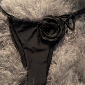 Bikiniunderdel  - Säljer helt oanvänd bikini underdel (plomberade) i fin design, pga fel storlek🩷