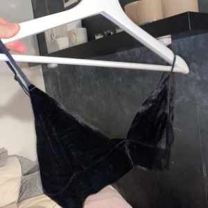 Bh i sammet - Bralette från Gina utan spänne 