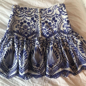 Zara kjol - Säljer min fina kjol ifrån Zara då den inte kommer till användning, använd två gånger. Ny skick