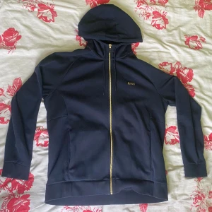 Hugo boss kofta storlek XL - Min storebror köpte fel storlek så han vill inte ha den