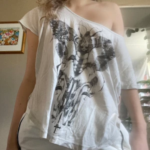 One shoulder - One shoulder tröja med fjärilstryck