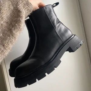 Skor Zara - Nästan oanvända skor från Zara. Strl 38