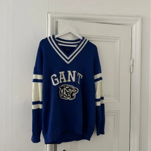 Stickad GANT-sweater - Stickad tröja från GANT! Sparsamt använd. Nypris 2499 🌞 Kan gå ner lite i pris.
