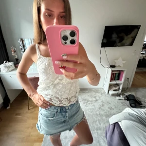 Spets topp - Vitt spets linne som är så gulligt och skönt 🤍