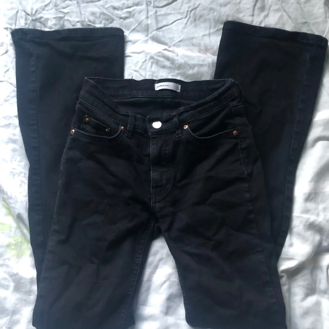 Svarta Bootcut jeans från Gina Tricot