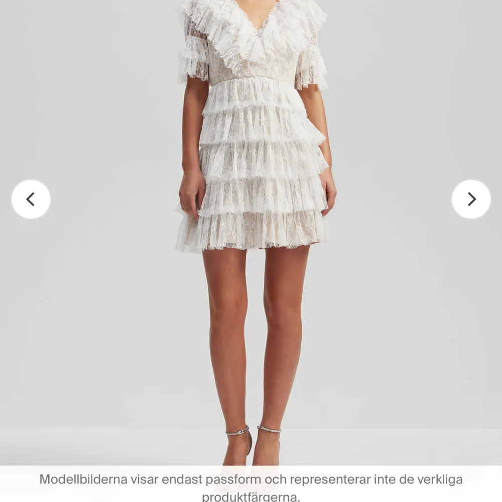 Nu säljer jag min superfina studentklänning från by malina i modellen sky dress i storlek XS . Klänningen är endast använd en gång och är som ny. Inköpspriset låg på 2800 kr och säljer för 1300 kr, priset kan dock diskuteras vid snabb och smidig affär.. Klänningar.