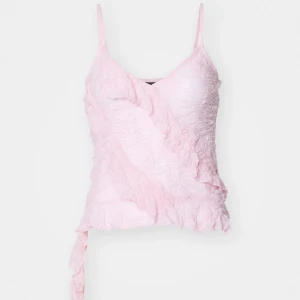 Rosa topp - En helt ny topp från Gina tricot som är helt slutsåld. Jag har endast testat den en gång så inga defekter eller tecken på användning. Säljer då den inte passar mig 💕