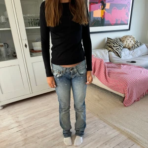 Tight tröja från hm - Fin tight tröja från hm! Säljer en likadan i vit!💕